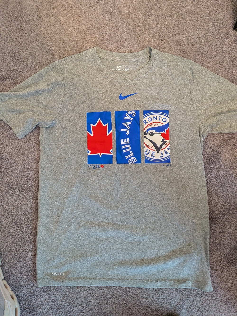 ⚾Nike Grey Short-Sleeve Toronto Blue Jays Graphic Tee with Blue and Red Accents⚾
